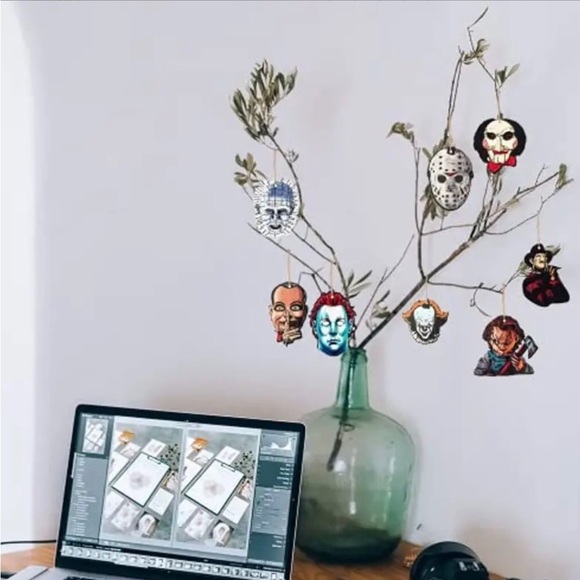 18pc Wooden Halloween Scary Movie Serial Killers Clown Scary Doll Tree Ornaments - Picture 5 of 12